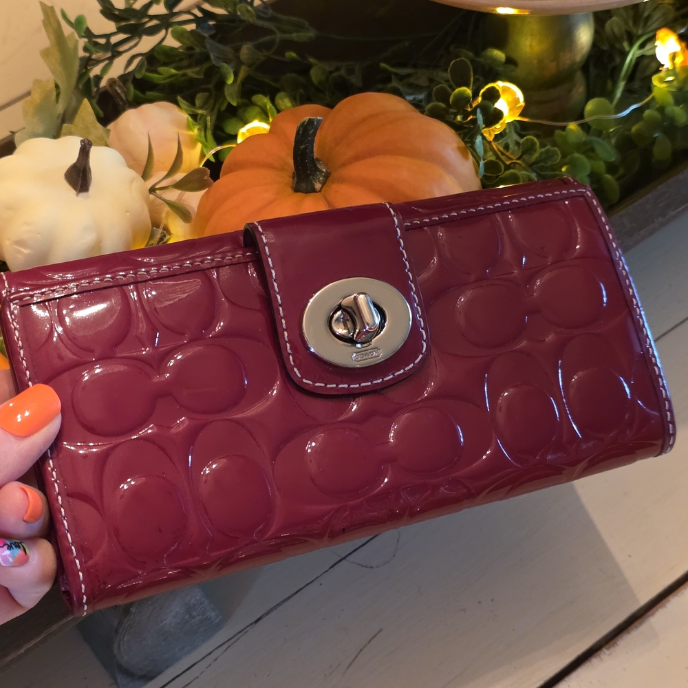 Vintage Coach Brick Red Signature Embossed Patent Leather Turnlock Wallet - Picture 3 of 13